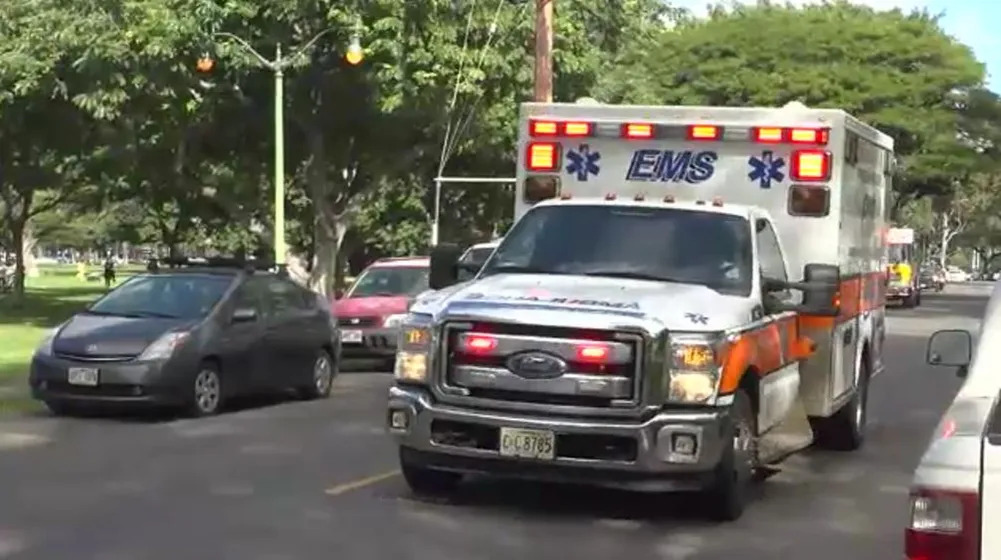 Hawaiʻi Foodservice Alliance makes a food donation to Honolulu EMS to recognize their dedication and service to Hawaiʻiʻs residents during the pandemic.