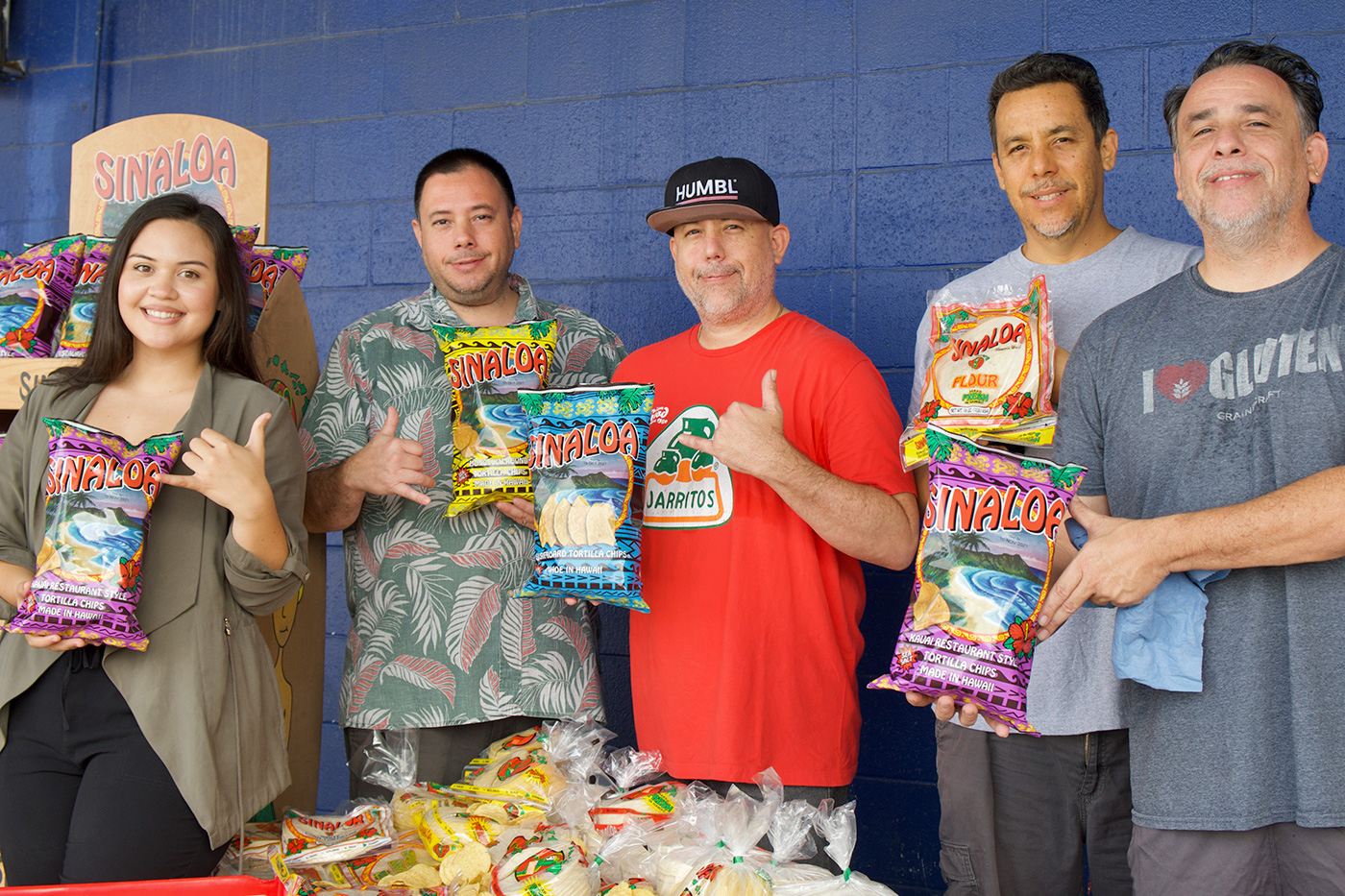 Sinaloa employees presenting donations of chips and tortillas.